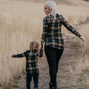 Bailey’s Blossoms Mommy and Mini matching shirts